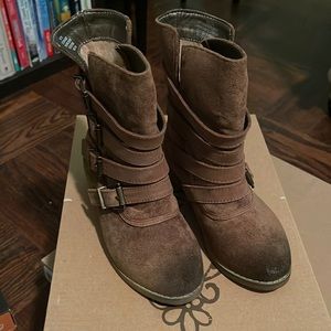 Joyfolie London boot in tan, girls size T10. Like new!